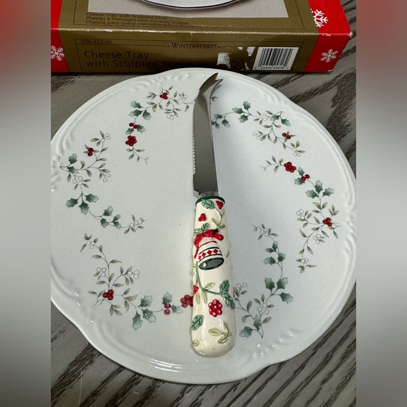 Vintage Pfaltzgraff Winter Berry Cheese Tray and Knife - Picture 4 of 6